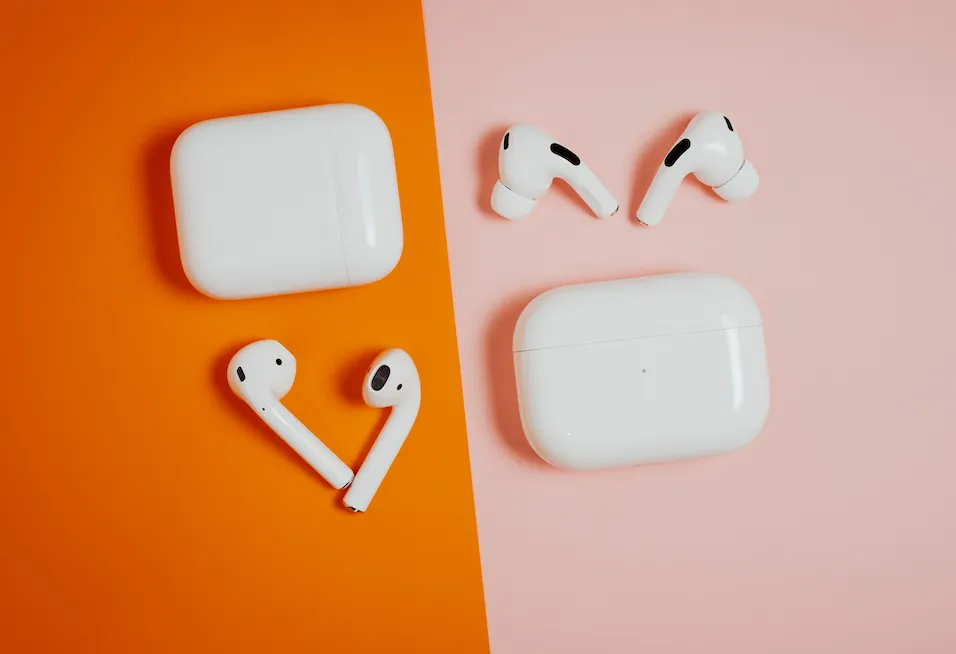 آبل تعتزم إطلاق سماعات AirPods بكاميرات في 2026