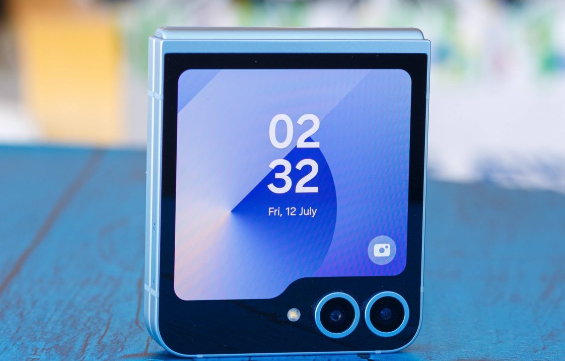 هاتف Galaxy Z Flip 7